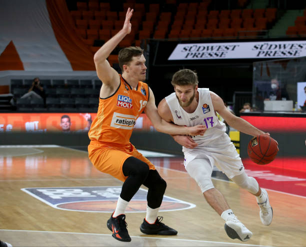 己在国际赛 己在国际赛